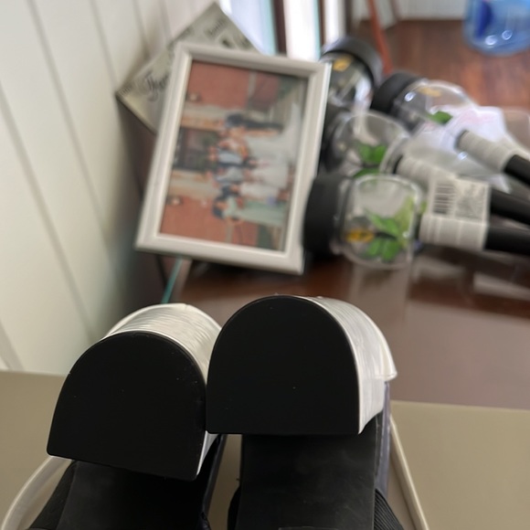 New Black & White Levity shoes - Picture 7 of 8